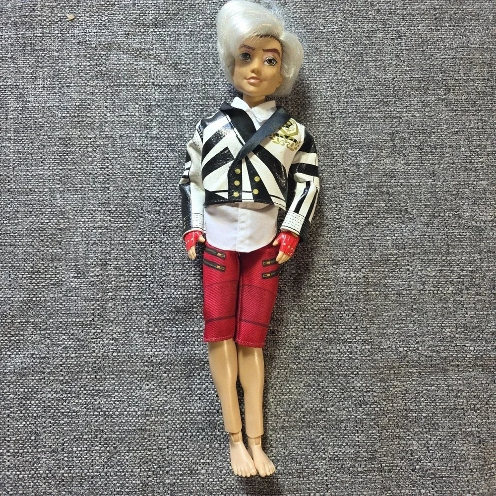 Disney Descendants 2 CARLOS Isle of the Lost Royal Yacht 11